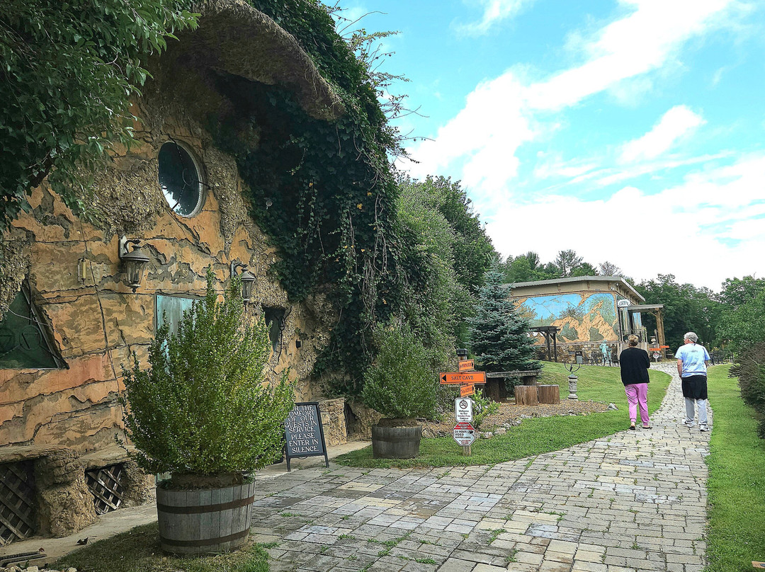 Pomona Salt Cave And Spa-White Sulphur Springs必去景点