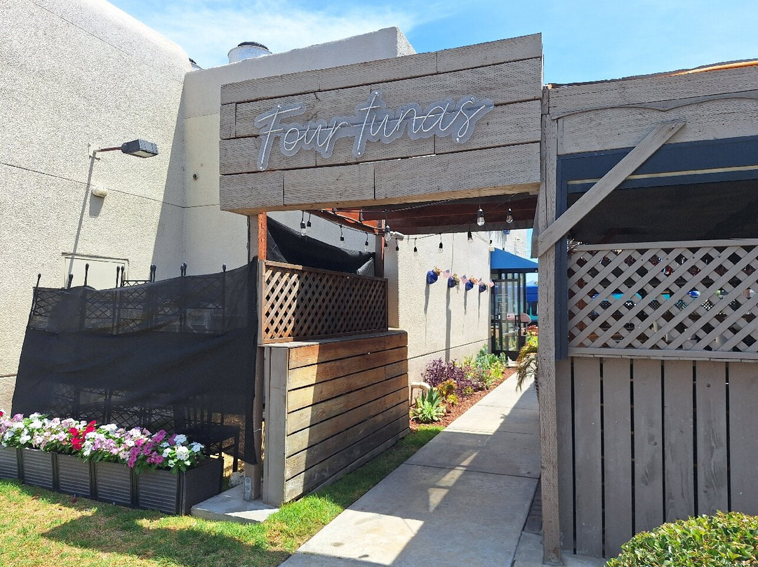 Four Tunas Fish & Bar