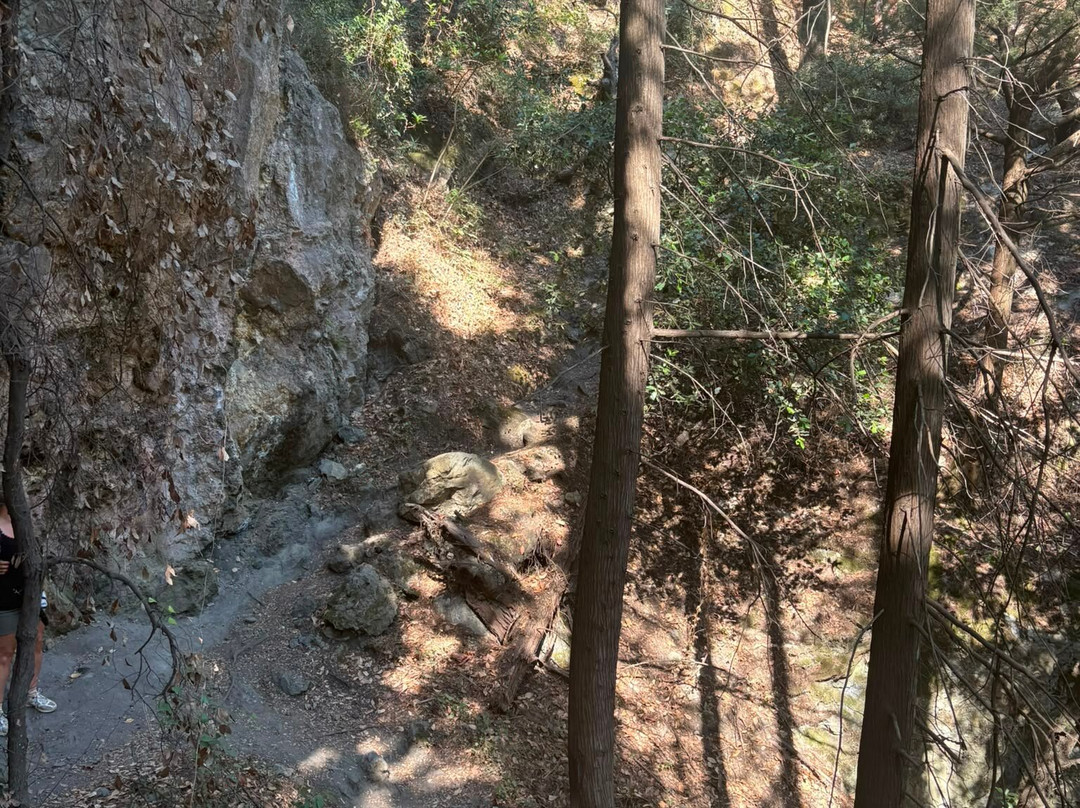 Potami Waterfalls-Karlovasi必去景点