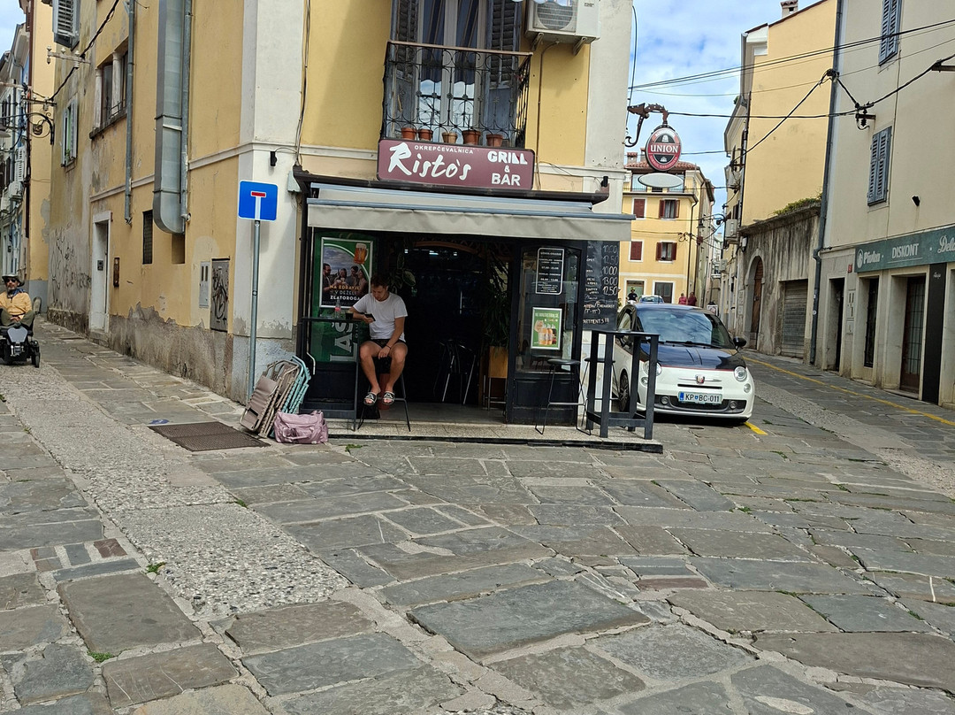 Risto's Grill & bar