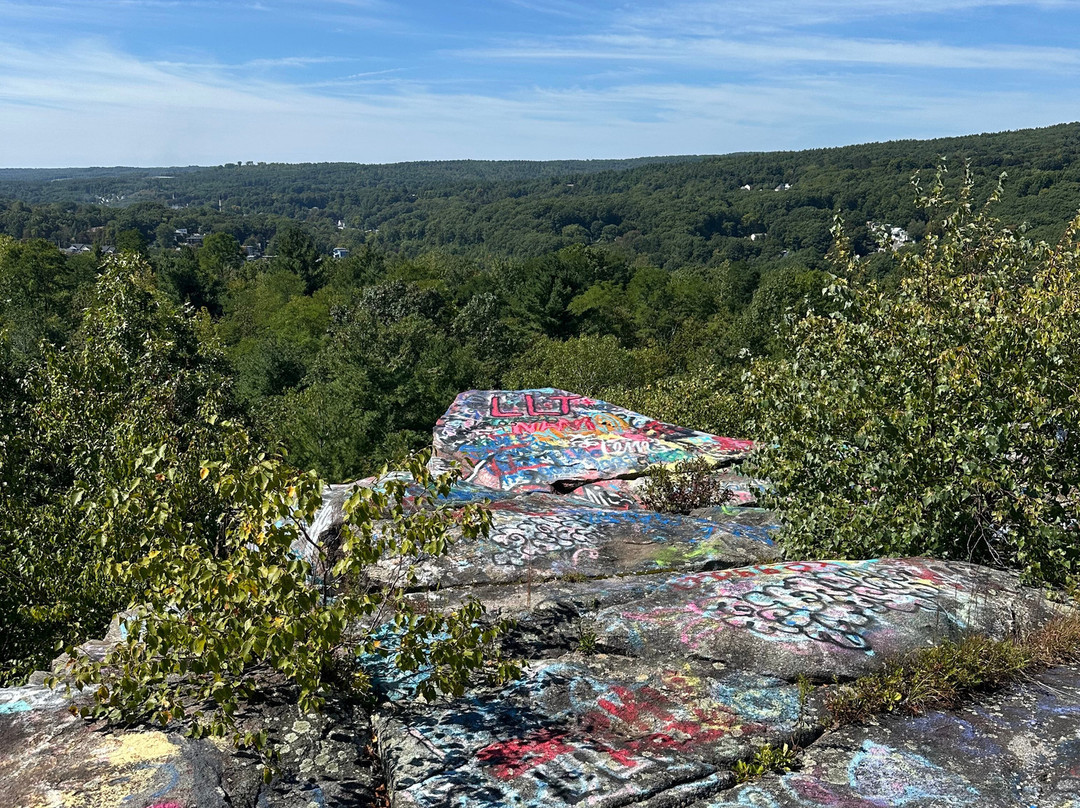Rollstone Hill Rock Walk"-Fitchburg必去景点