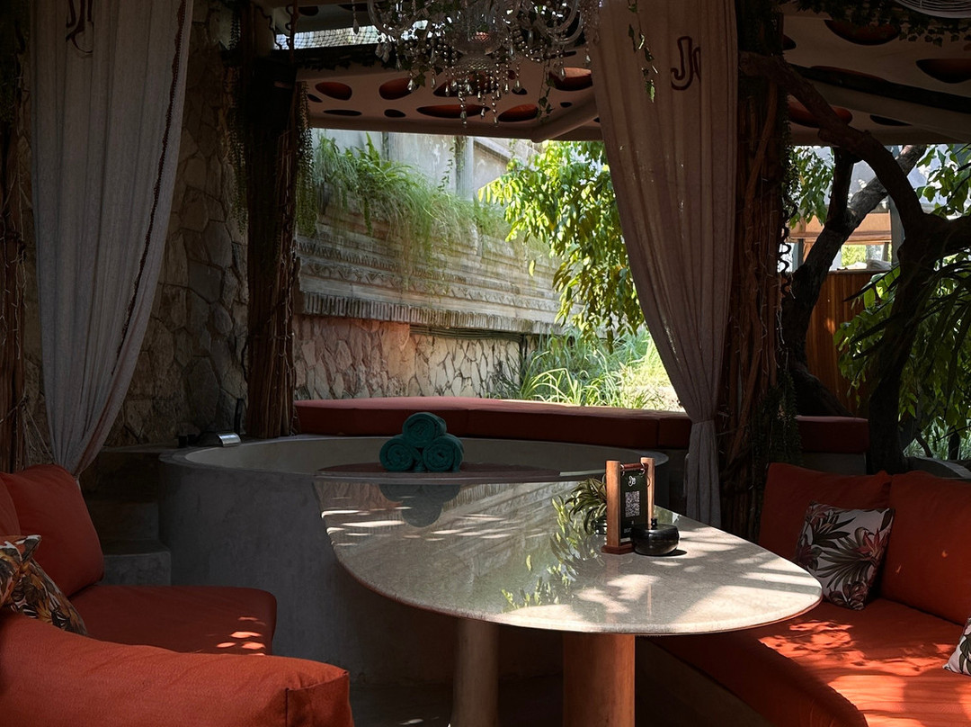 Ju Bali - Grill Bar and Jacuzzi Club
