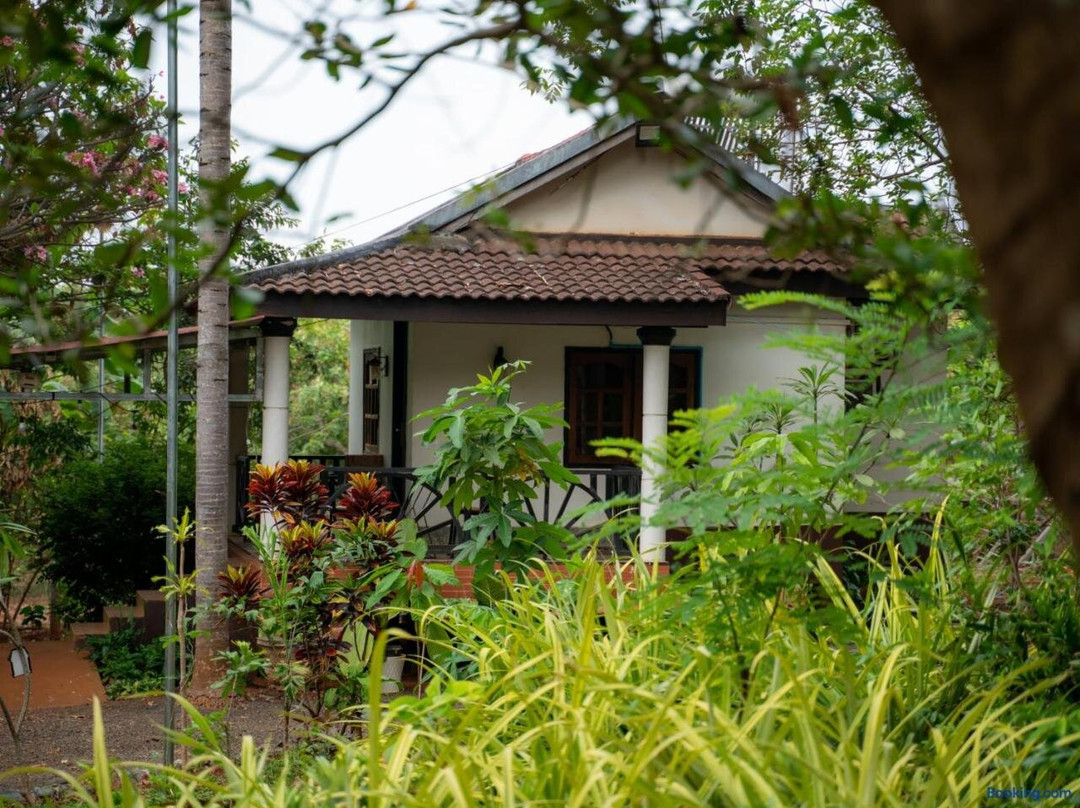 VANESSA'S GARDEN Restaurant & Bungalow