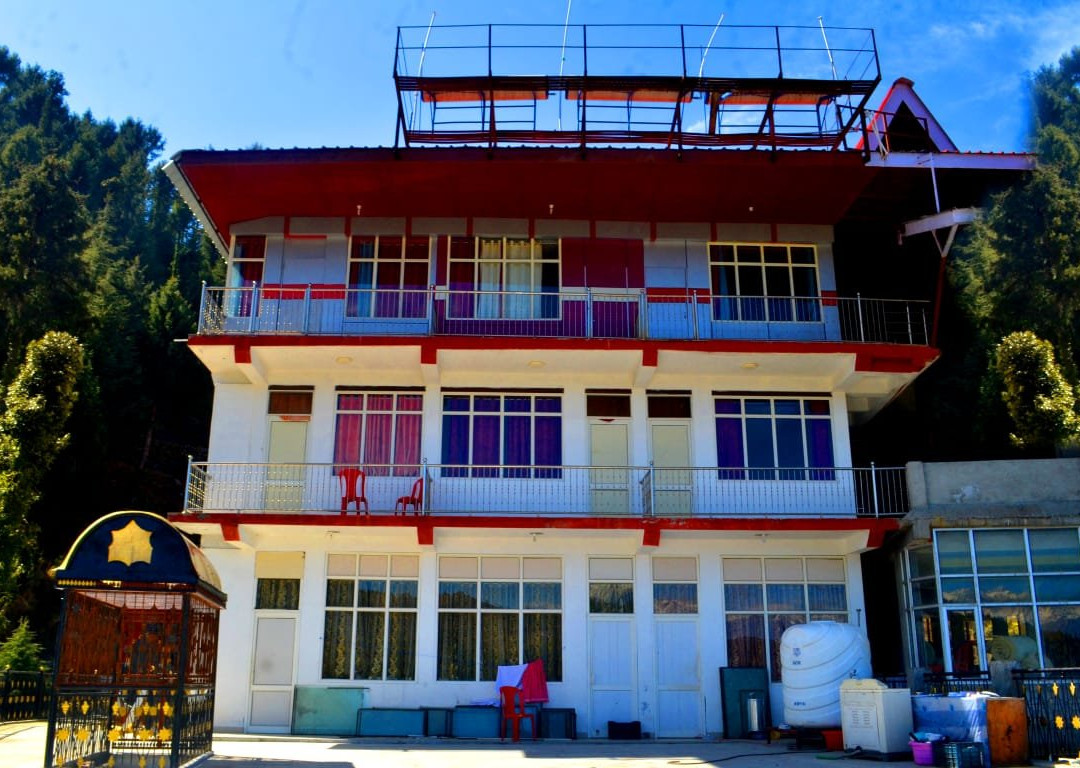 Hotel Khajjiar Regency