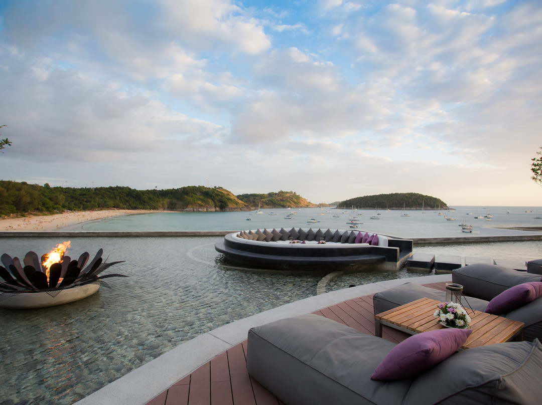 普吉皇家游艇酒店主图