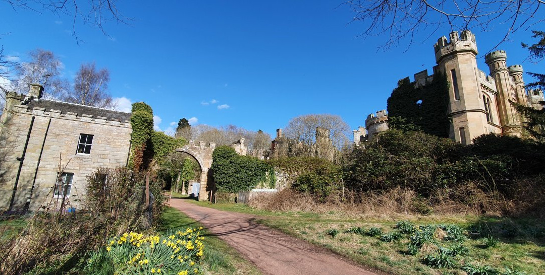 Crawford Priory景点图片
