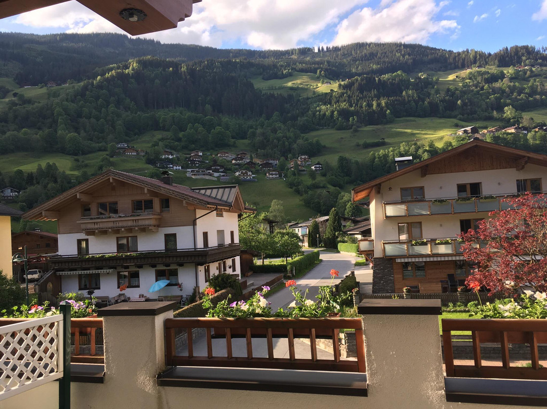 Bicheln酒店住宿-Smaragdhotel Tauernblick