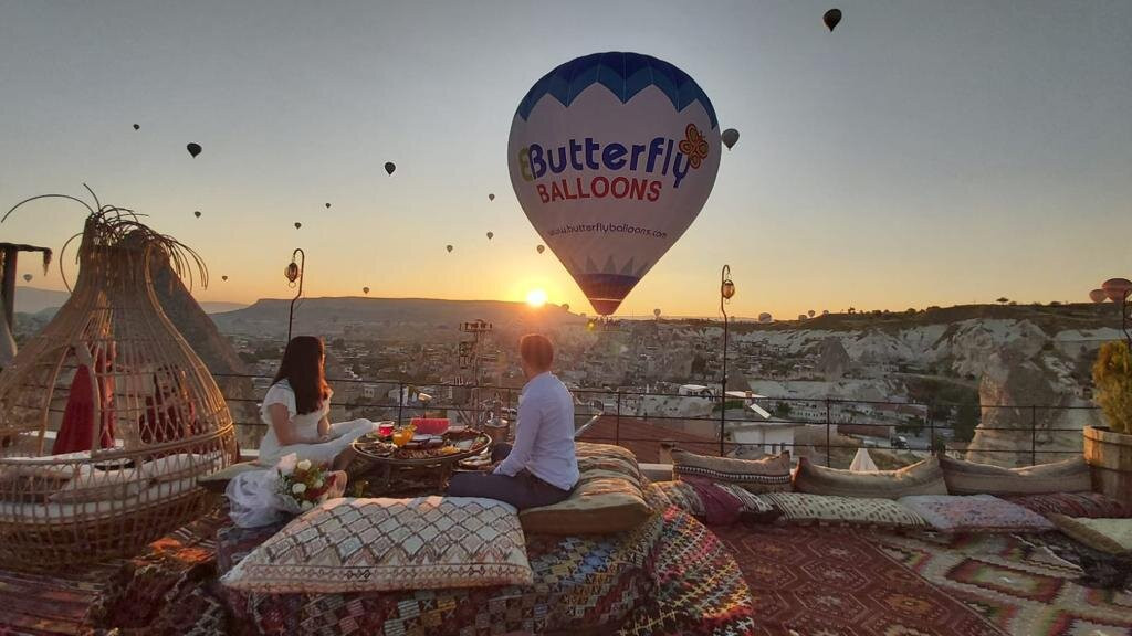 迪万岩洞酒店主图