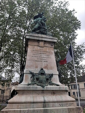 Monument aux Enfants de la Seine et Marne
