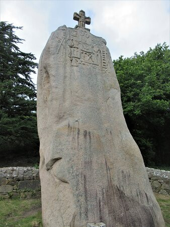 Menhir de Saint Uzec景点图片