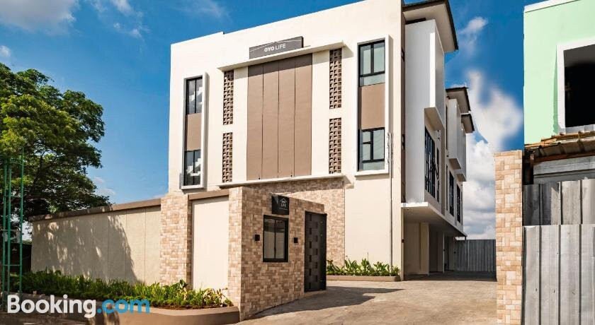 OYO Life 2673 Rosewood Residence