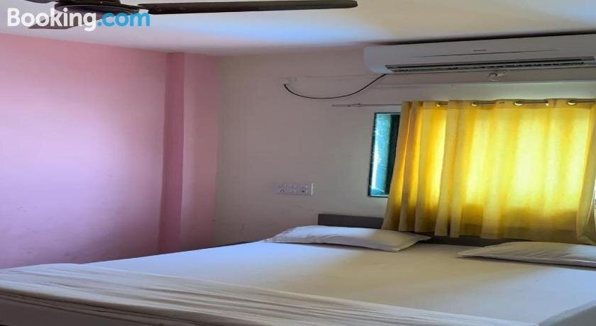 OYO 80810 Rajavat Hotel