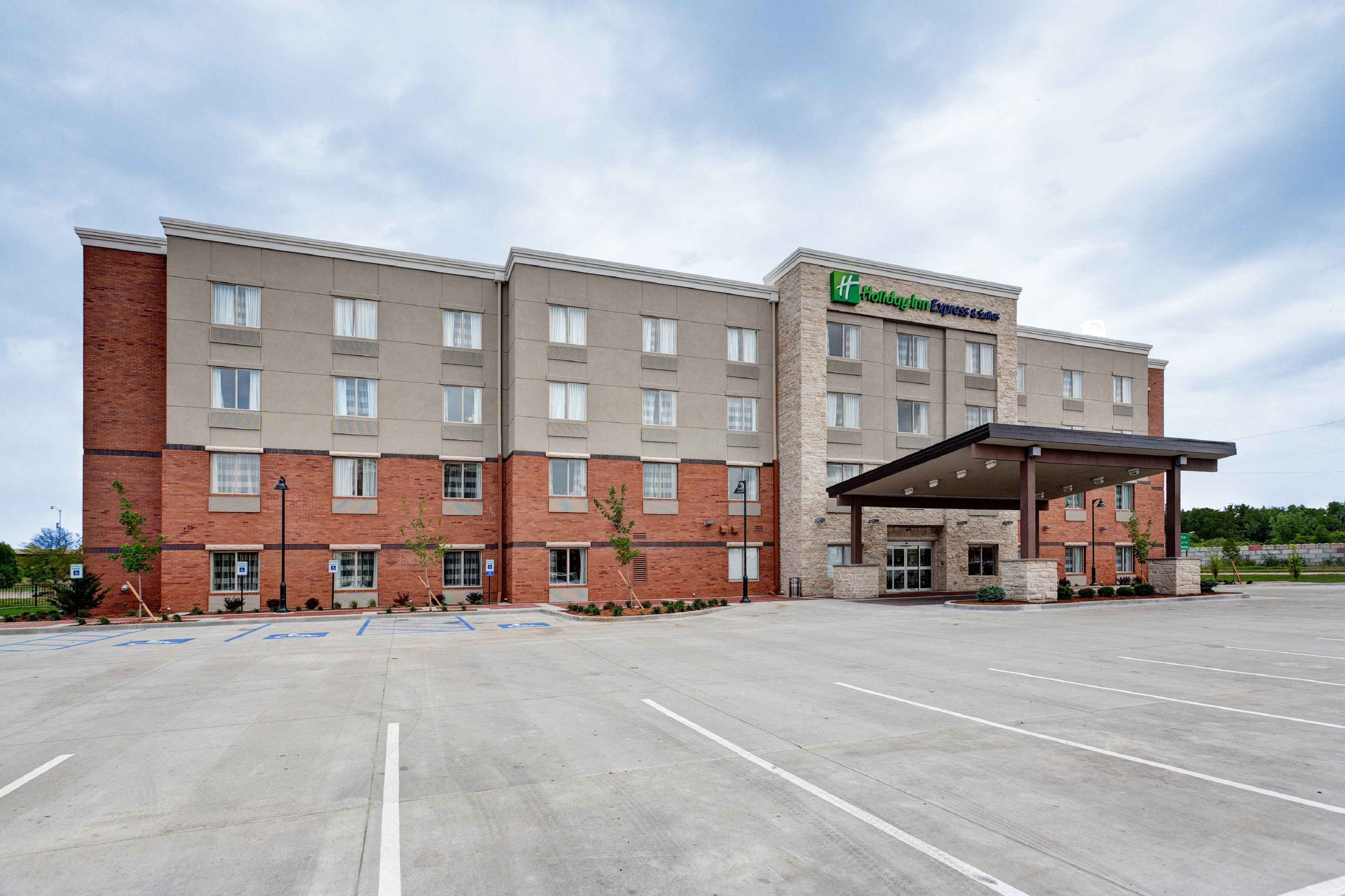Holiday Inn Express & Suites Manhattan By IHG-官方