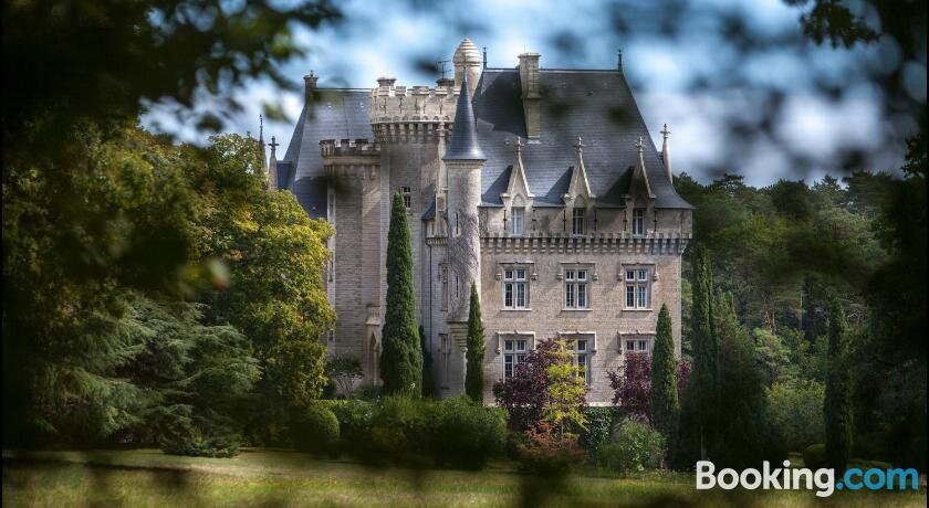 Chateau de Pitray