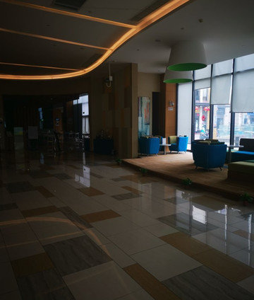 上海中茂世纪智选假日酒店主图