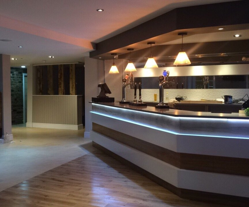 Hadley餐馆和美食-The Hop and Vine