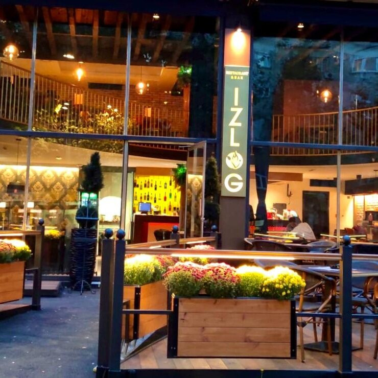 IZLOG Restaurant & Bar