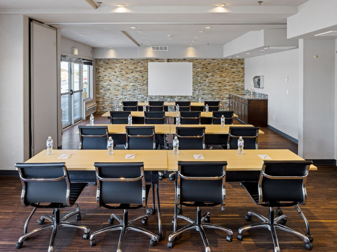 Home Inn & Suites - Swift Current主图