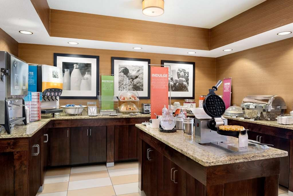 Hampton Inn Lawrence主图