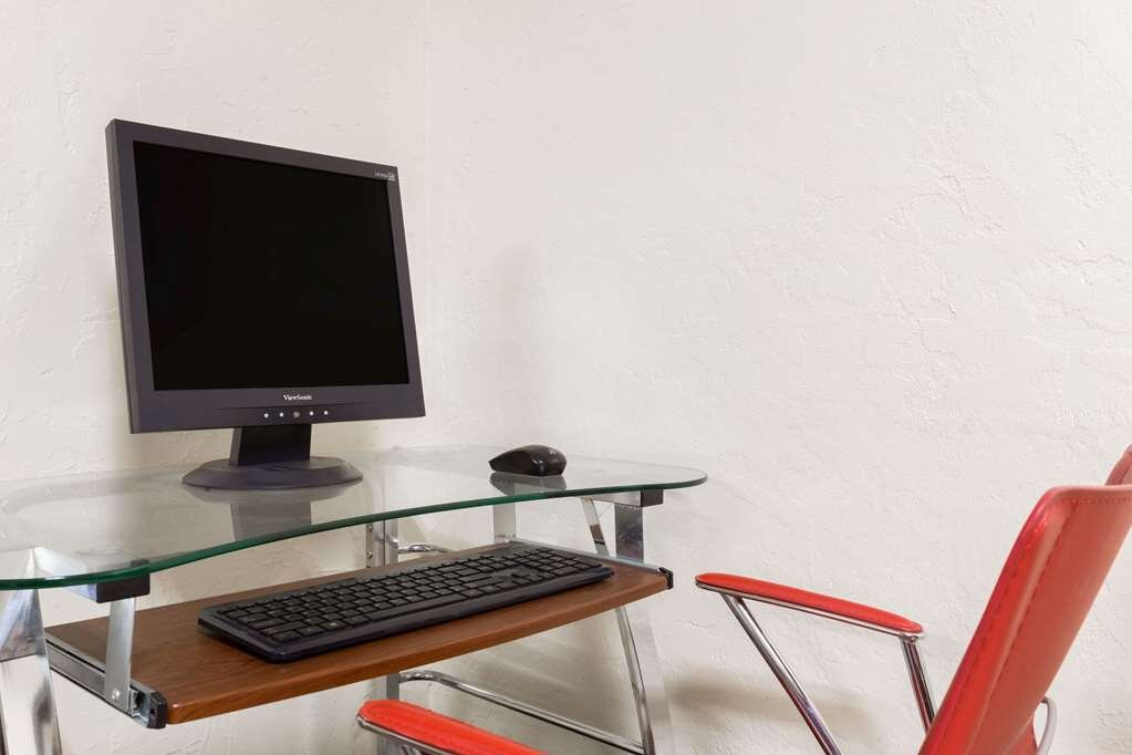 Super 8 by Wyndham Shelton主图