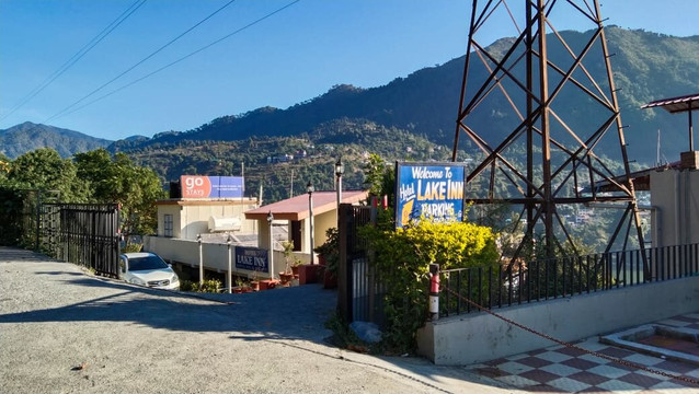 豪华湖景酒店主图