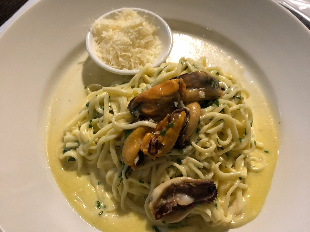 The Alexandra Hotel主图