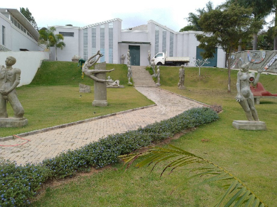 Memorial de Arte Adelio Sarro-维涅杜必去景点