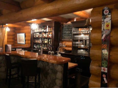 泰雅克斯旅馆及直升机滑雪主图