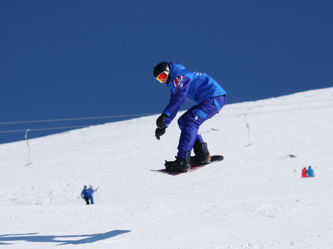 British Ski Center & Sierra Essence景点图片