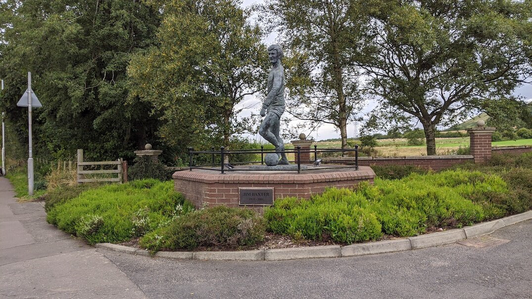 The Jim Baxter Memorial Statue景点图片
