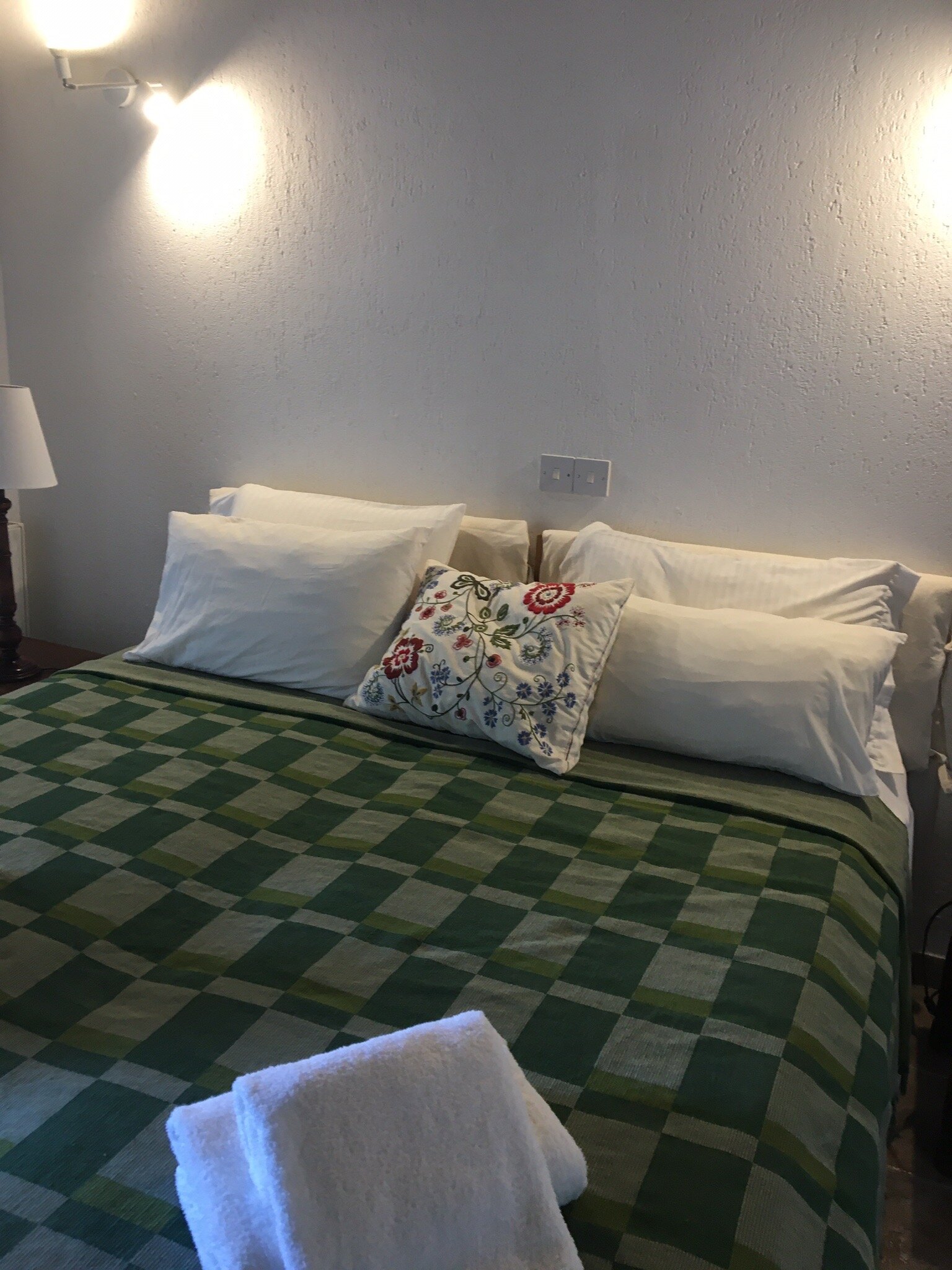 Adamos House-官方