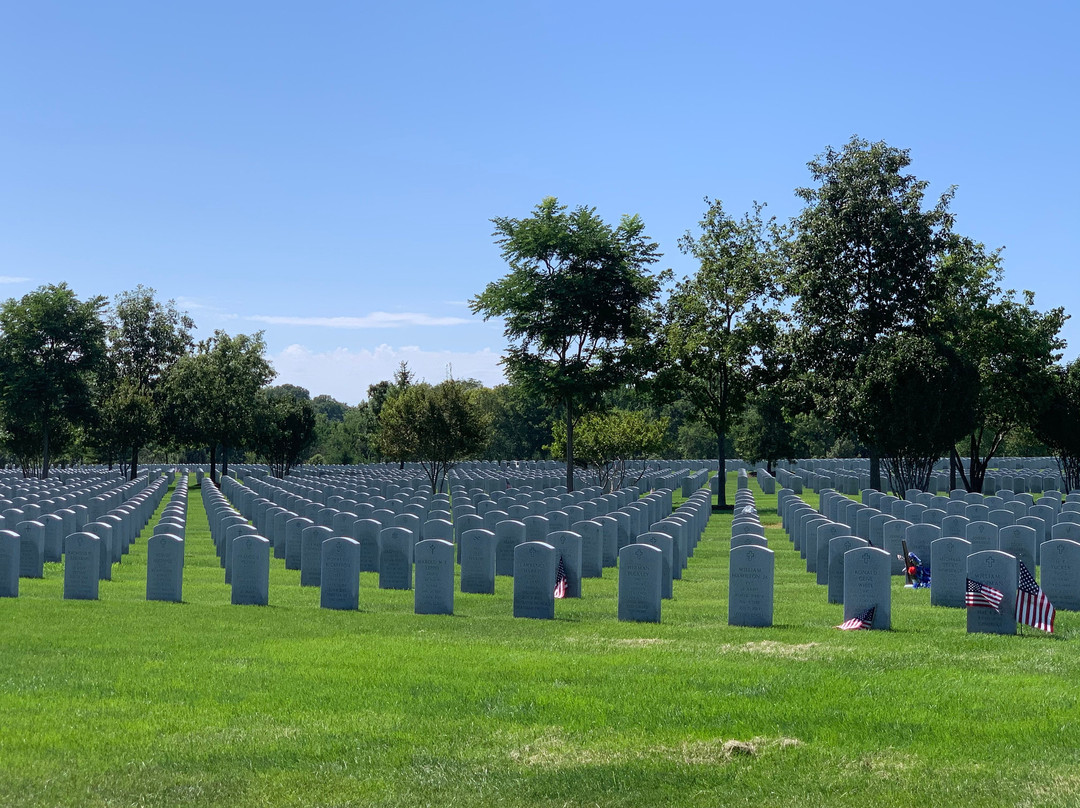 Abraham Lincoln National Cemetery景点图片