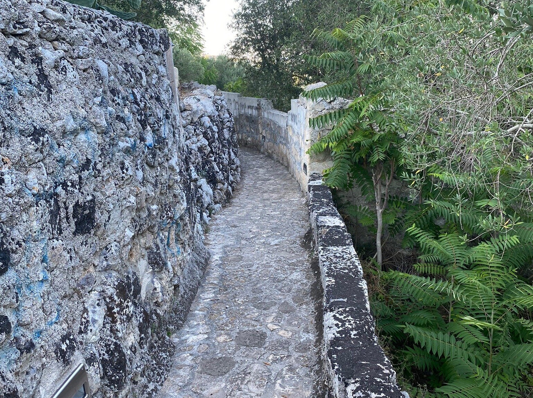 Passeggiata Intorno Alle Mura Messapiche-Castro必去景点