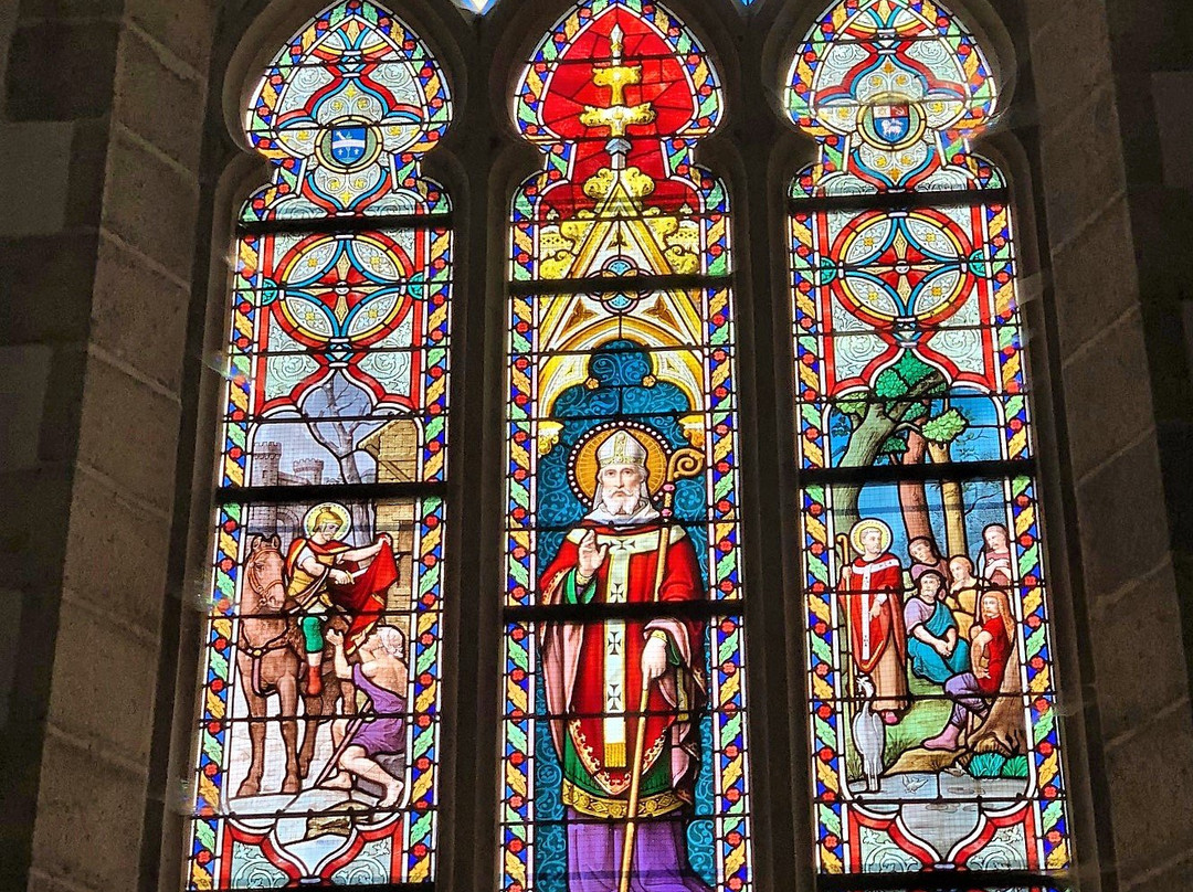 Eglise Saint-Martin-La Pommeraie-sur-Sevre必去景点