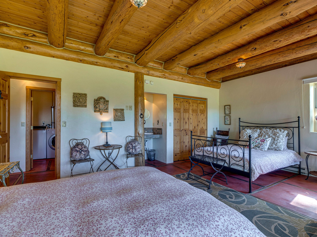 Bigfoot Lodge B&B主图