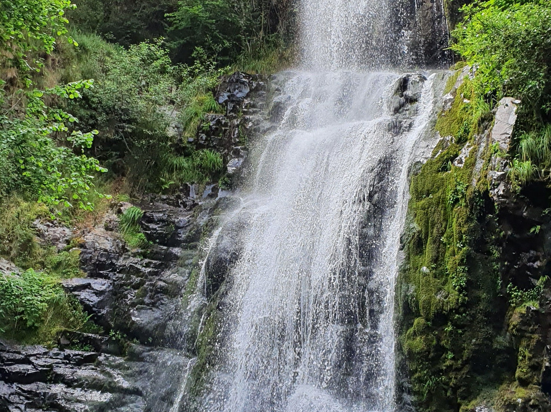 Cioyo Waterfalls景点图片