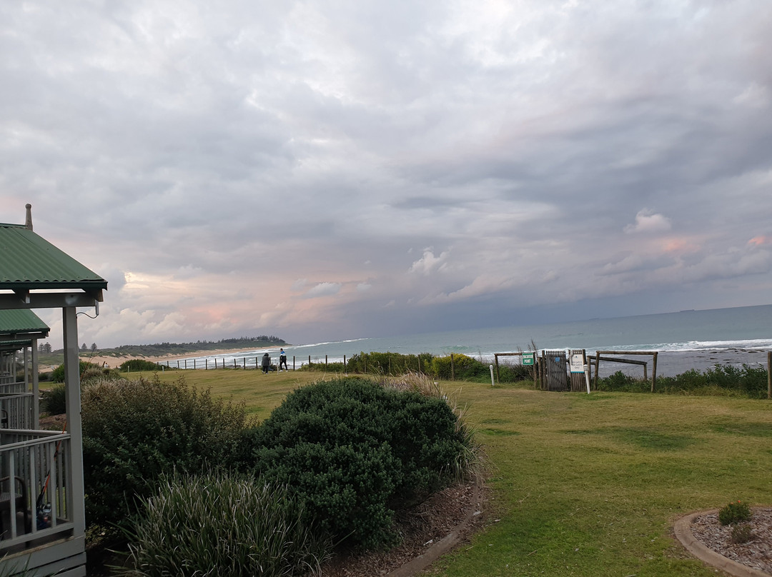 蓝礁湖海滩度假酒店主图