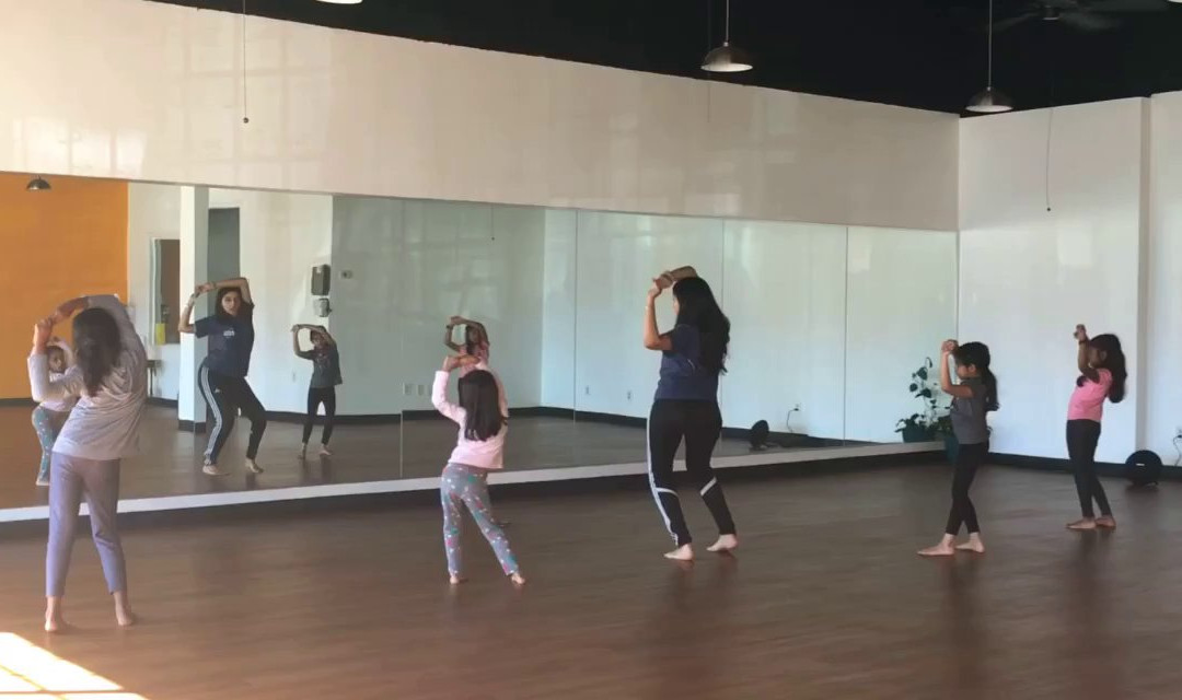 Bollycurves | Bollywood Dance + Fitness + Yoga-密苏里城必去景点