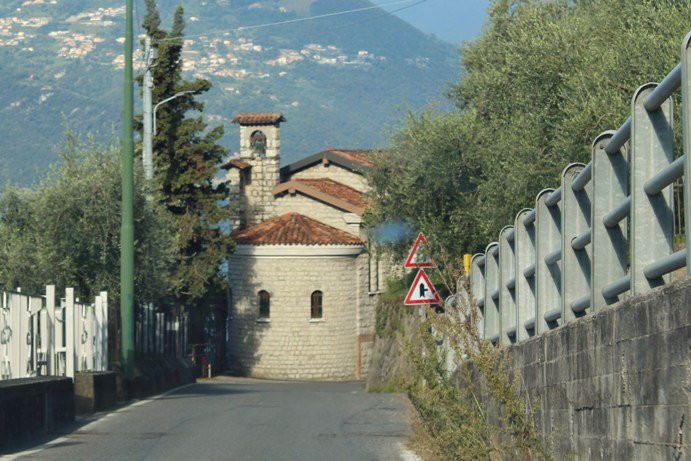 Chiesa di Santa Teresa del Bambin Gesu-Marone必去景点