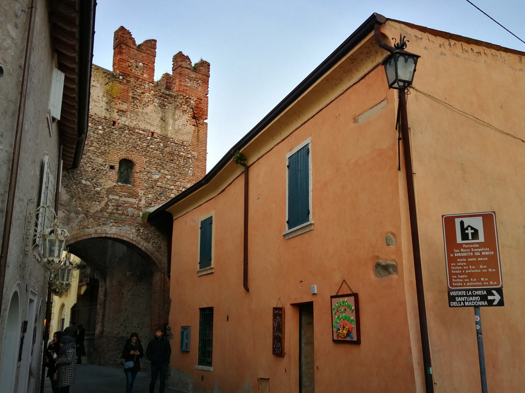 Le Finestre Su Borghetto主图