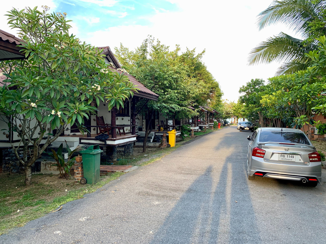 Alongkot Beach Resort主图