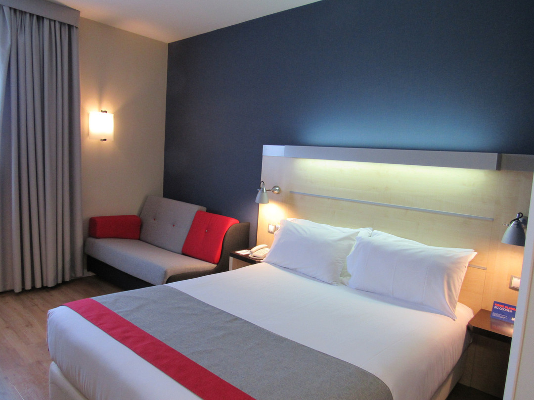 圣库加特快捷假日酒店主图