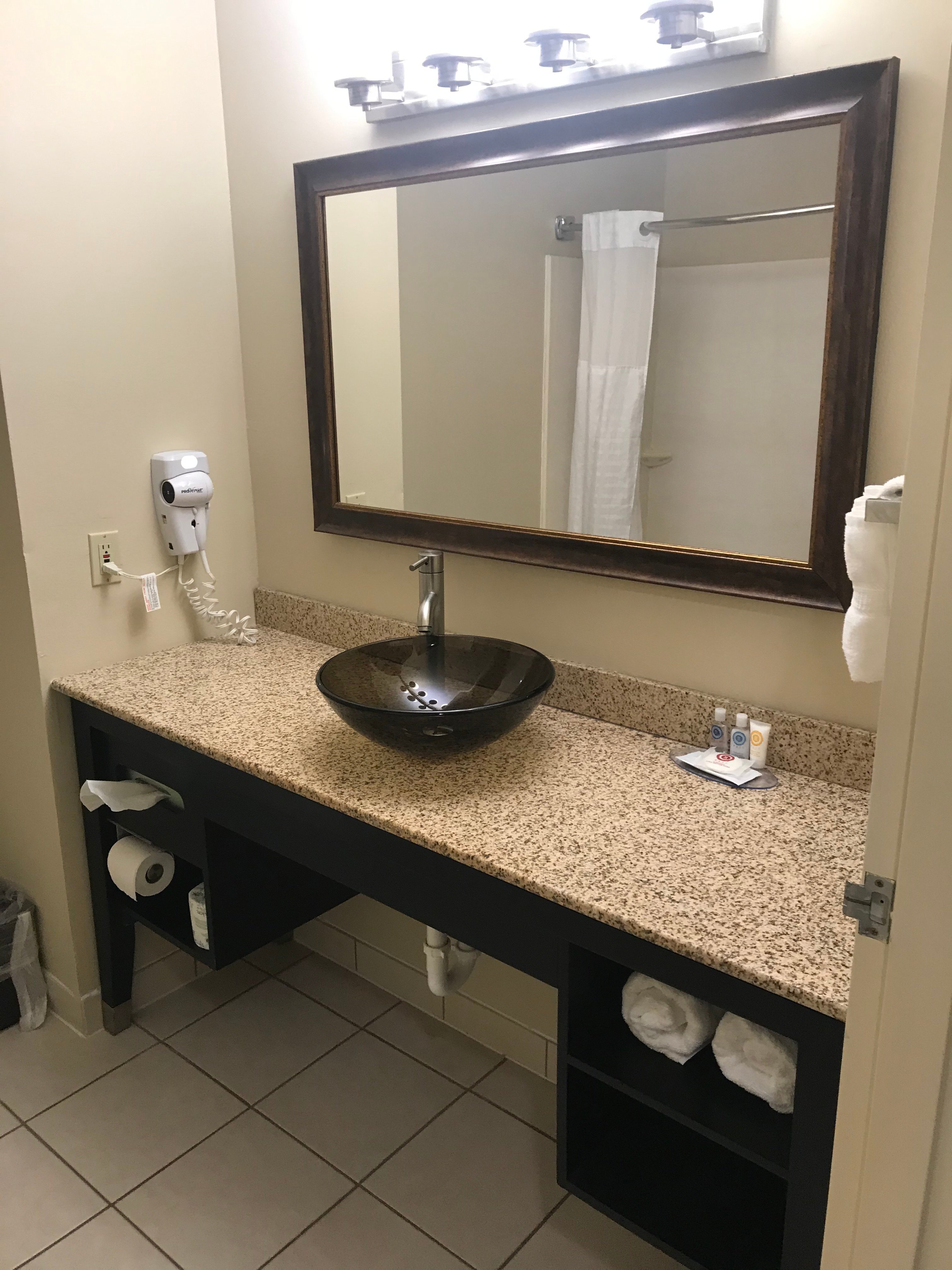 Comfort Inn & Suites Canton-浴室