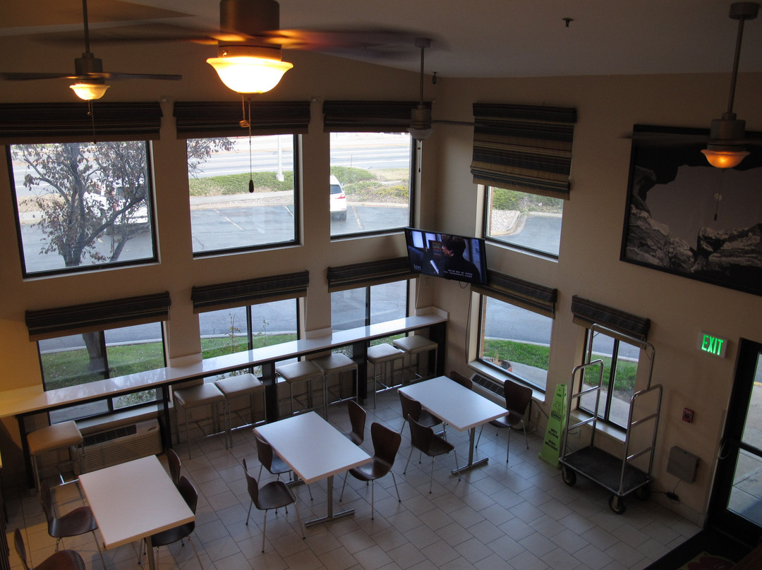 Super 8 by Wyndham Longmont/Twin Peaks主图