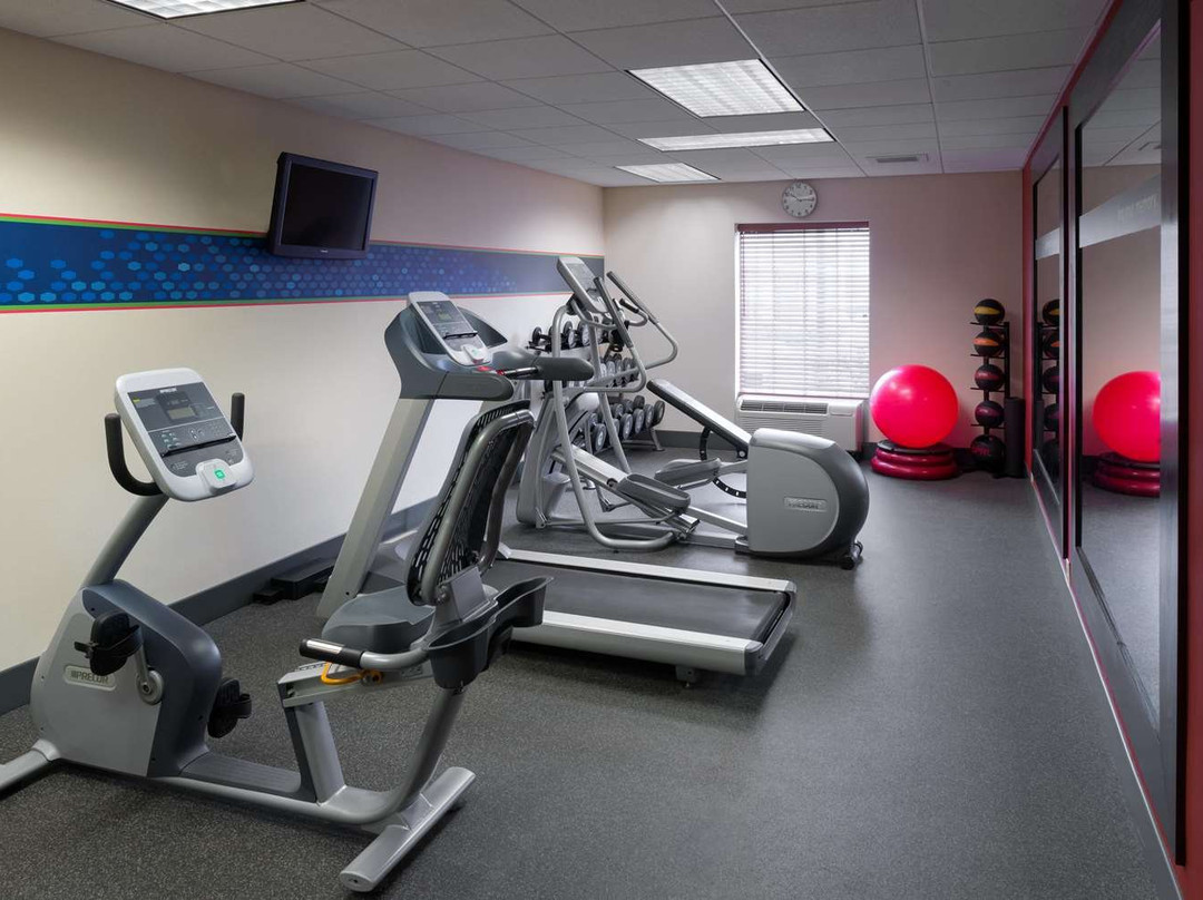 威廉斯堡广场希尔顿恒庭旅馆&套房酒店主图