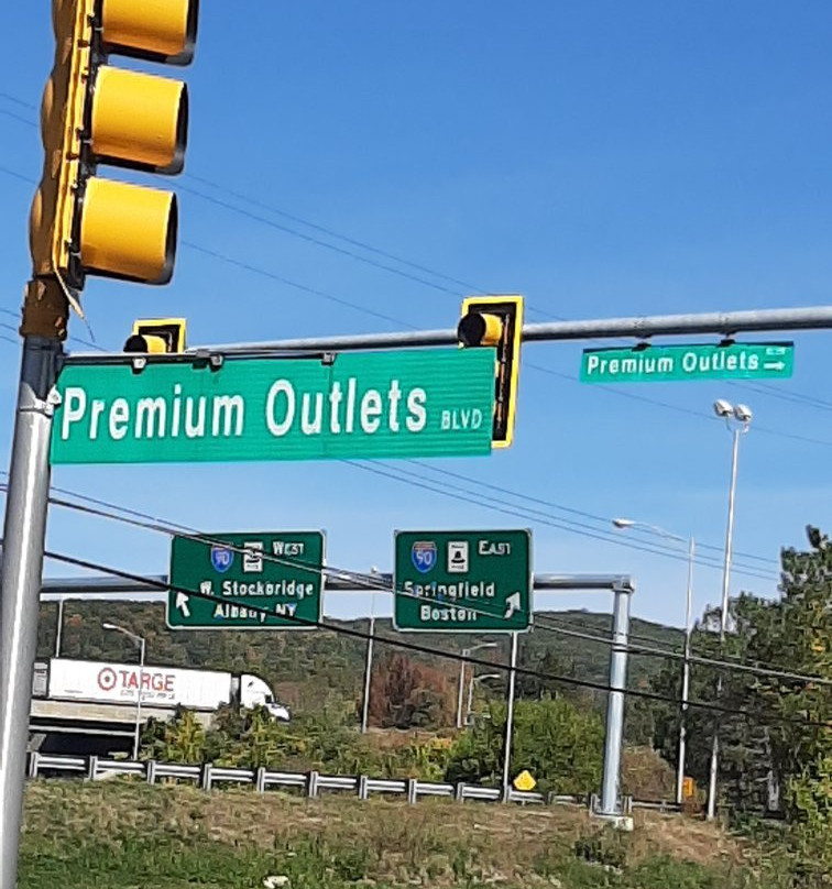 Lee Premium Outlets景点图片