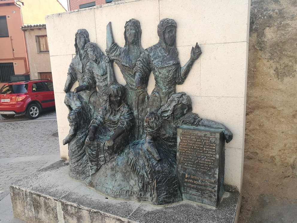 Monumento a las 7 doncellas-Simancas必去景点