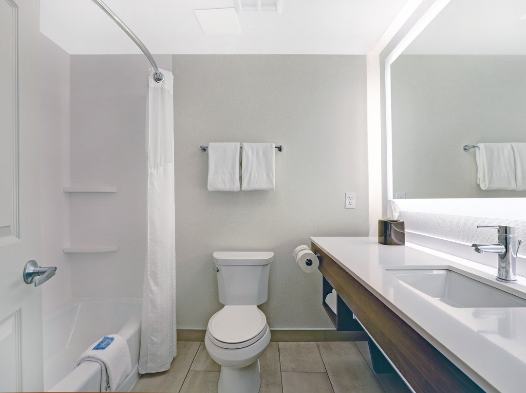 Holiday Inn Express Whitby Oshawa by IHG主图