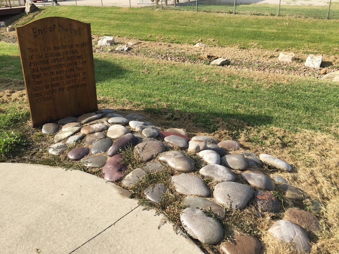 Trails End Monument-锡代利亚必去景点