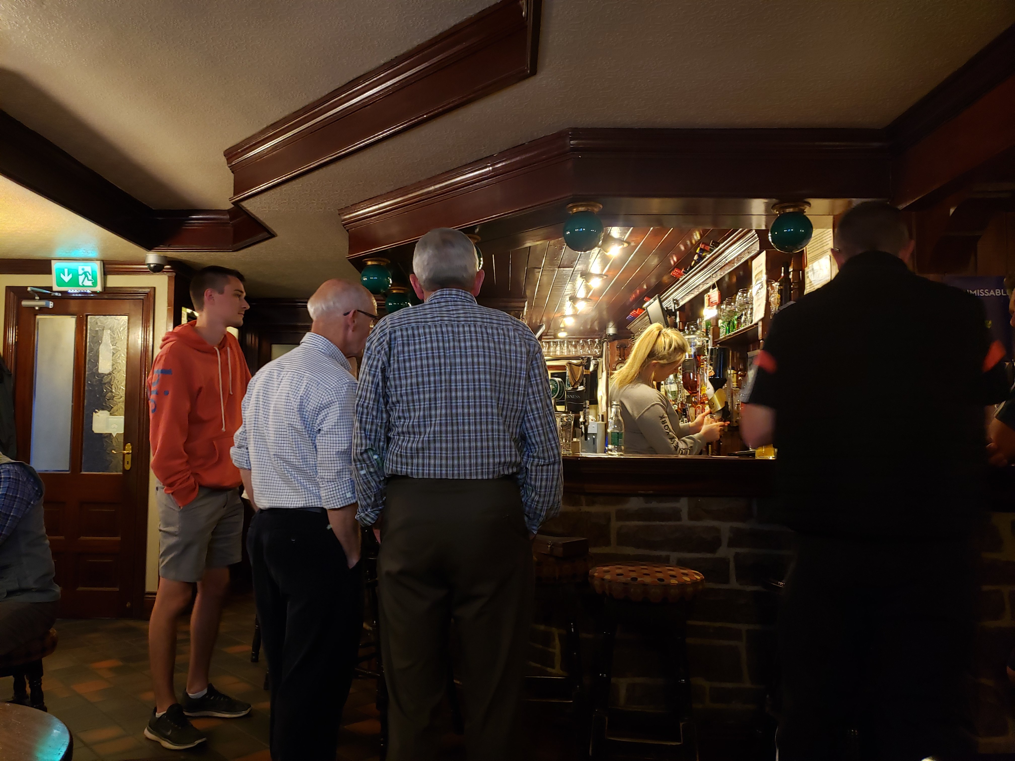 Larkins Pub & Restaurant B & B-餐饮